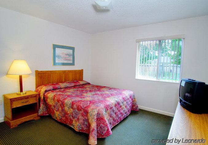 Affordable Suites Роки-Маунт Номер фото